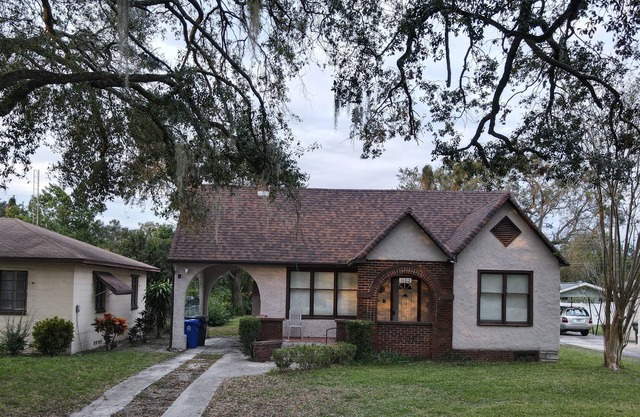 Downtown Lakeland Chateau