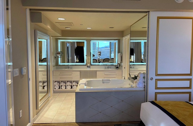 Downtown Las Vegas 2 Bedroom Luxury Condo Use our Time Share explore Vegas