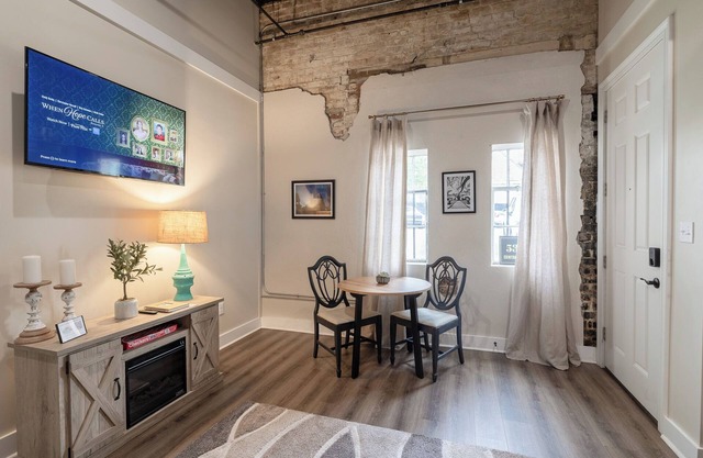 Only Groundfloor access Airbnb Downtown Laurel - F