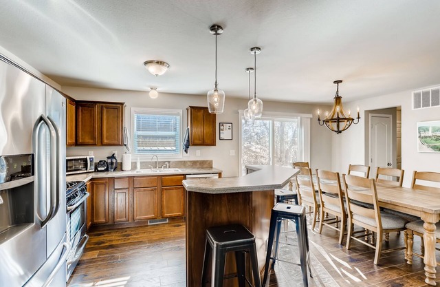 Downtown Lookout Base - A Family Friendly Home