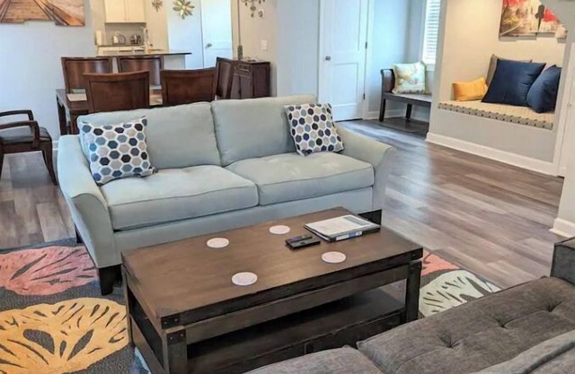 Downtown Luxury: King Suite - Riverwalk/Castle St!