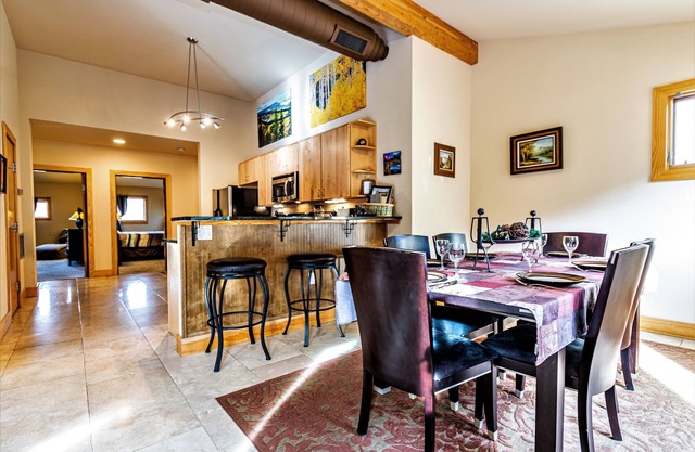 Downtown Condo Loft de luxe sur la rivière à pied au coeur d'Estes