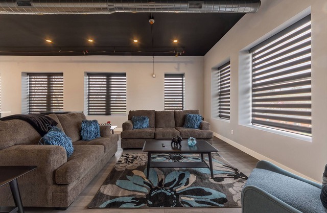 Downtown luxury loft, within 10 minutes to beaches and wineries