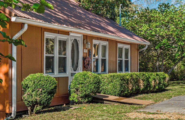 Downtown Mentone - Baileys Bungalow