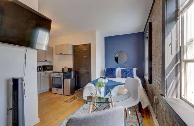 Homey Studio McKinley Beach | Brady St Lower East