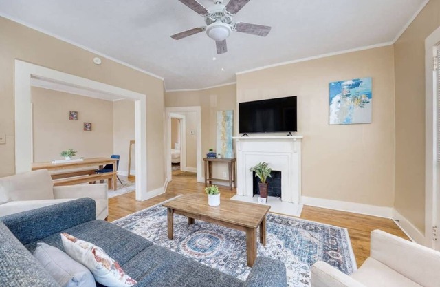 Cozy Midtown Nook- 5mins to Lake Bottom Park