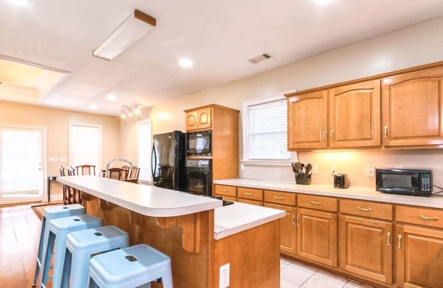 CottageLofted cottage w / great backyard 1 pâté de maisons large et 15 min à Benning! Animaux acceptés!✨
