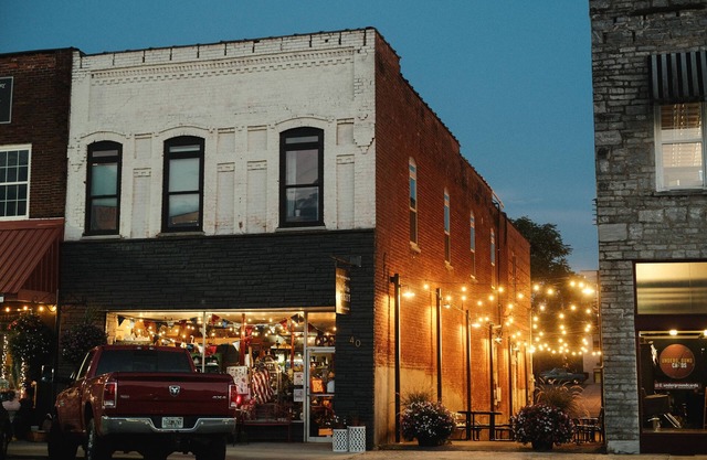 Downtown Murphy Loft Apartment - Now PET Friendly