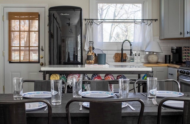 Downtown NB Cottage, Backyard, Fire Pit, walkable
