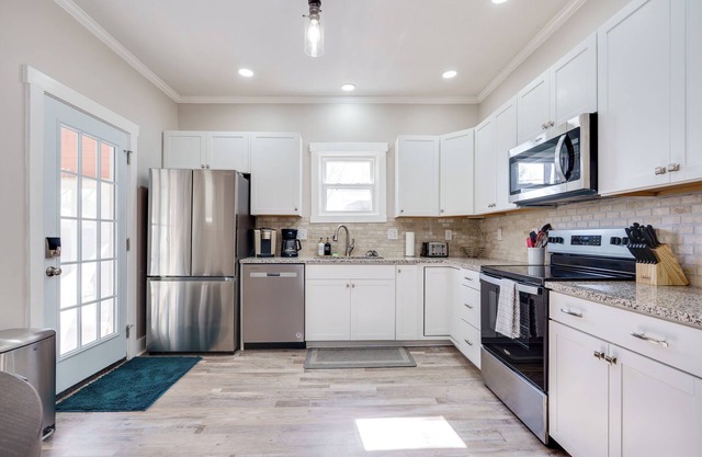 Downtown Near UD | Patio | Private Parking