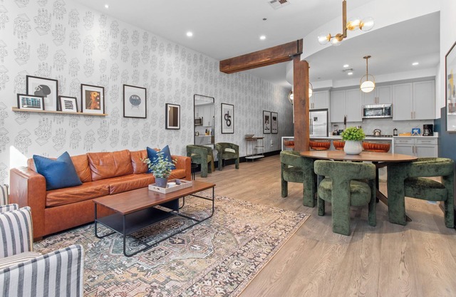 Downtown NOLA Luxury Rooftop Pool Sleeps 6