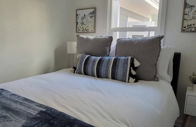 Downtown/North End Cozy Duplex. Located between downtown and historic Hyde Park.