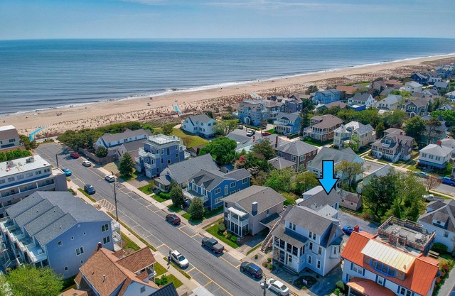 Downtown Rehoboth Beach Ground Level 2BR Condo Sleeps 6