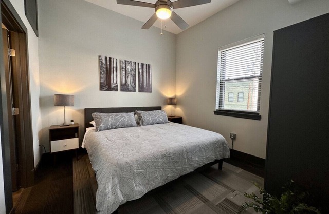 Downtown Rooftop Apt- Walkable, Private, Modern