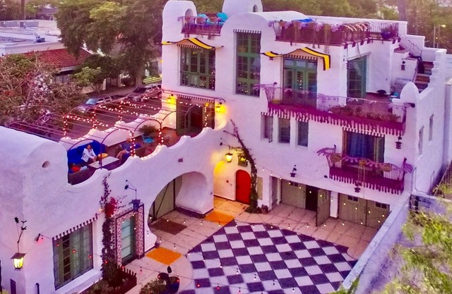 Downtown spectacular Penthouse with panoramic rooftop views- FUNRomantic