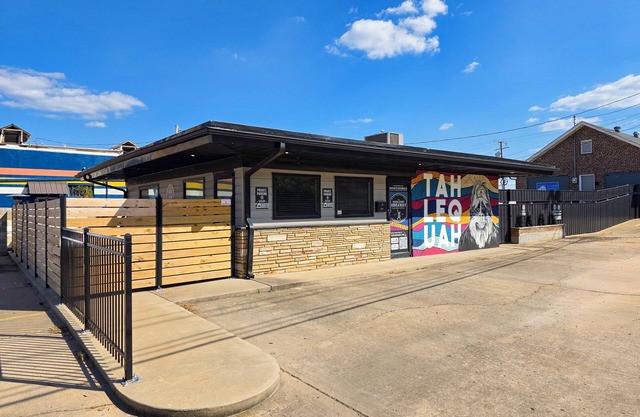 Séjournez au cœur du centre-ville de Tahlequah - Bungalow moderne près de tout!