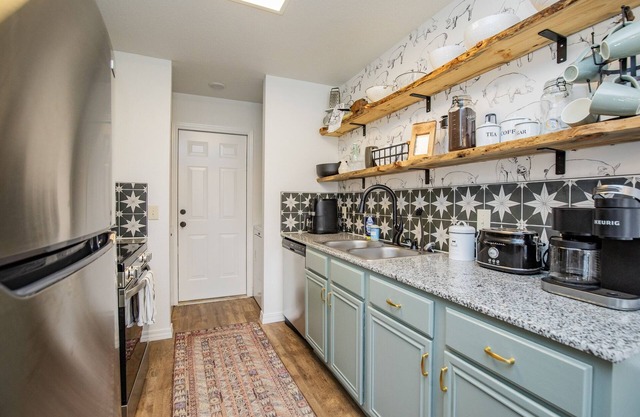 Downtown Trailside Cottage