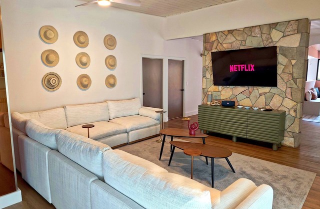 Downtown Villa with Private Pool & Bar