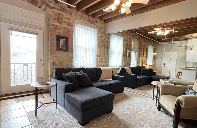 Downtown Waterfront! Cozy Space in the heart of Grand Haven!