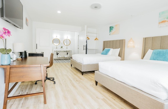 DQQ - Deluxe Double Room, 2 Queen Beds, Non Smoking