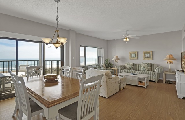DR 1405 - Magnifique condo en bord de mer avec tennis, piscine et un accès facile à la plage