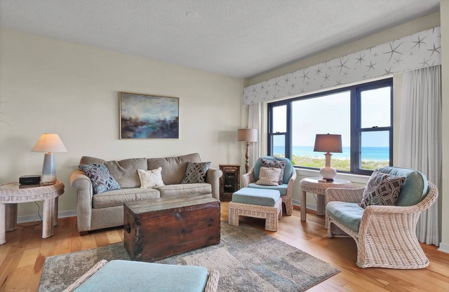 DR 2204-Lovely condo en bord de mer, avec un accès facile à la plage, piscine et tennis