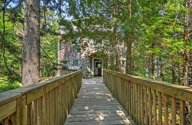 «Dragonwood Castle» 3BR Maine Home sur Waterfront!