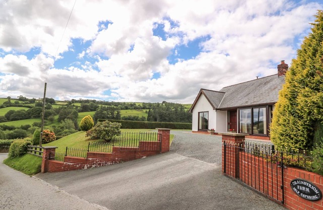 Ferme Drainbyrion, LLANIDLOES