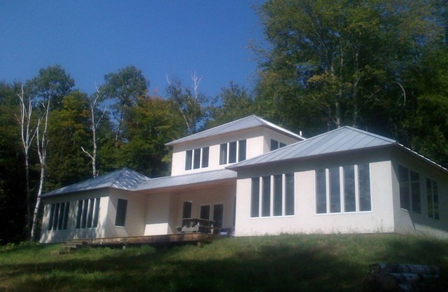 Dramatic Mountain Ridge house 3 miles from village green
