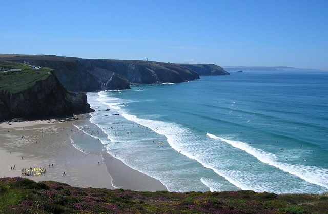 Vue spectaculaire sur la mer, le long de la côte nord de la Cornouaille, en direction de St Ives