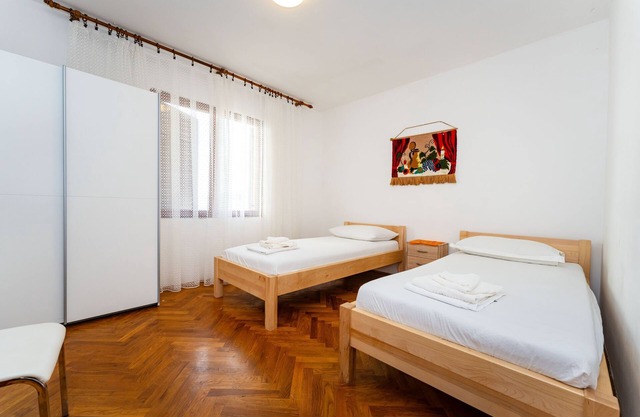 Drazen Charming Three Bedroom Apartment