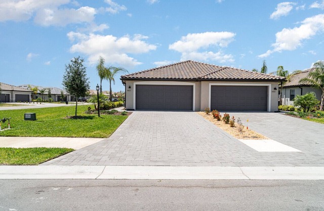 Dream Condo Lakewood Ranch with Pools & On Site Restaurant