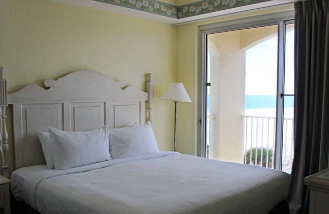 Dream Getaway! 3 Great Units w/Kitchen, Bbq Facilities, Outlet Shopping