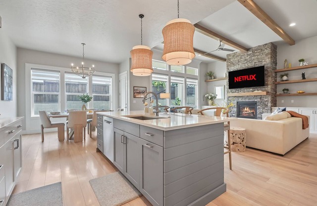 Dream Home! 4bed 3 bath + office