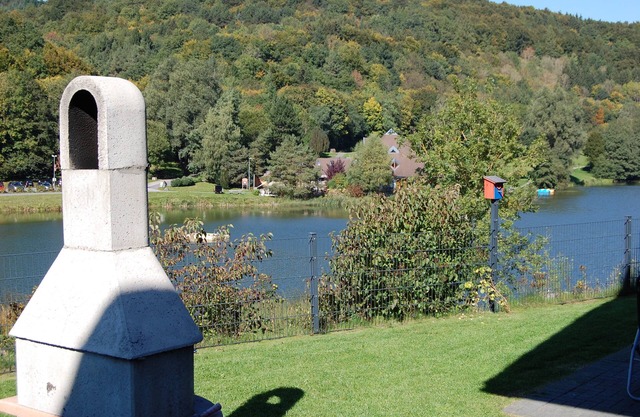 Maison de rêve au bord du lac (grand) au bord du lac forestier Rieden (Eifel)