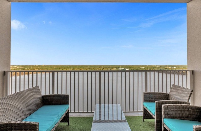 DREAM location at newly modern Lakeview spot