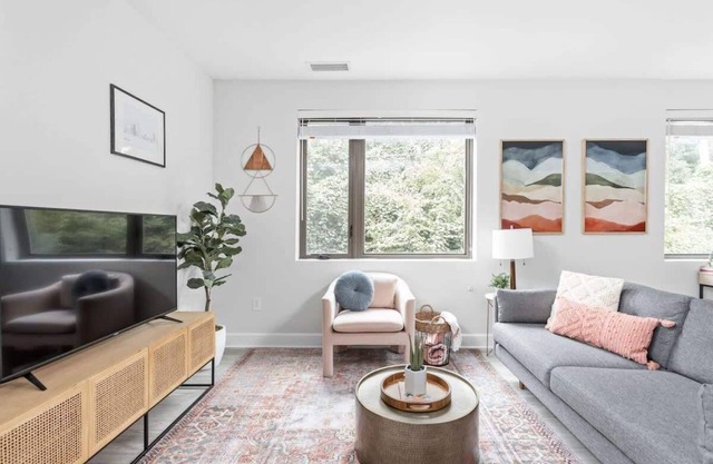 Dream Midtown 1BR in Meridian Kessler | CozySuites