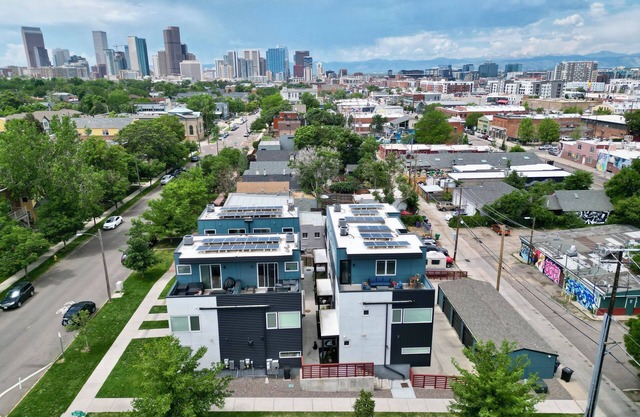 Dream Pad: 4-Story-3BR Townhouse-heart of RiNo - Sleeps 10!