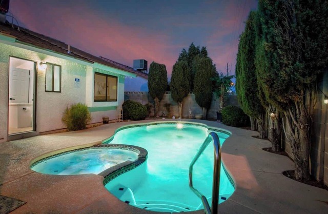 ❤️Dream Retreat-Remodeled 4BR Salt Water Pool & Spa