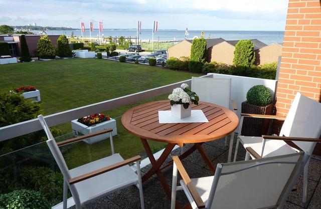 Rêve vue mer appartement i. d. 1er rang, Souterrain, piscine u. chaise de plage