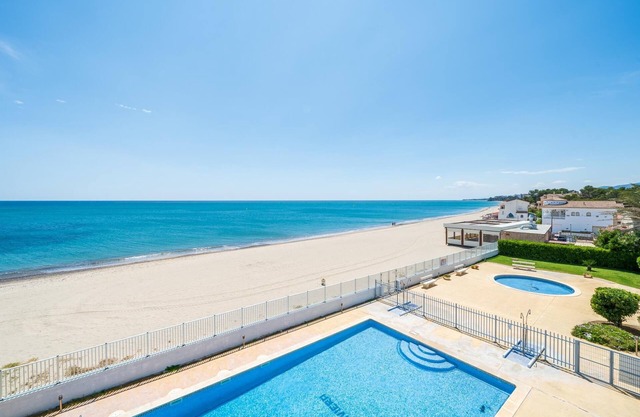Vacances de rêve sur la plage méditerranéenne