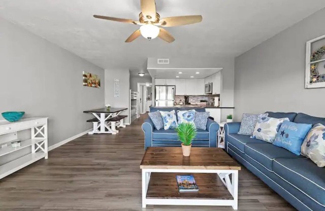 Dream Vacation Surf Condo, On the Beach with Pool