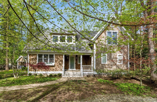 Dream Vacay Home + Carriage House-2 mins to Beach
