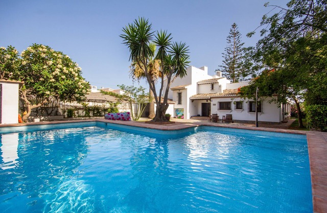 Villa de rêve sur la plage - mobilier moderne - nouvelle piscine et WiFi