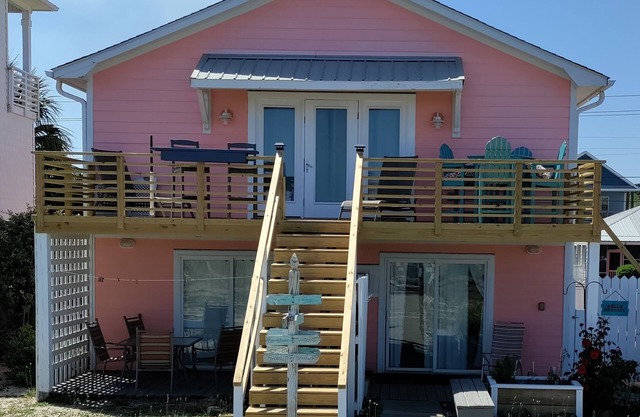 Dreamers Den Oceanfront Beach Cottage/ Kure Beach