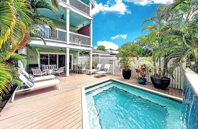 ~DREAMING ON DUVAL~ Grand 5 bedroom, 4.5 bath home with private pool/parking