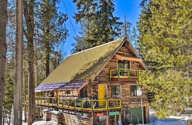 'Dreamtime Cabin' w / Deck dans la forêt Sequoia Natl!