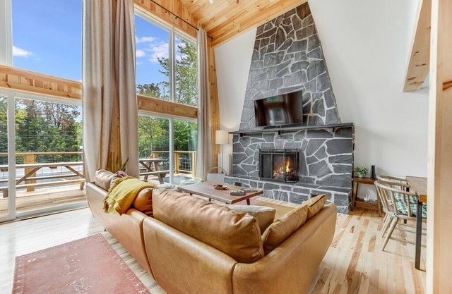 Dreamy 5 bedroom cabin in Greenville