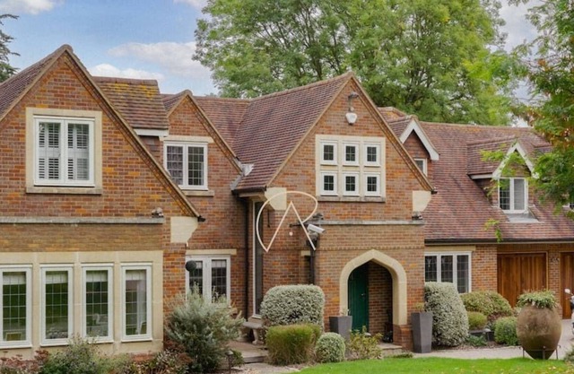 Dreamy 5-Bedroom Home in Cookham