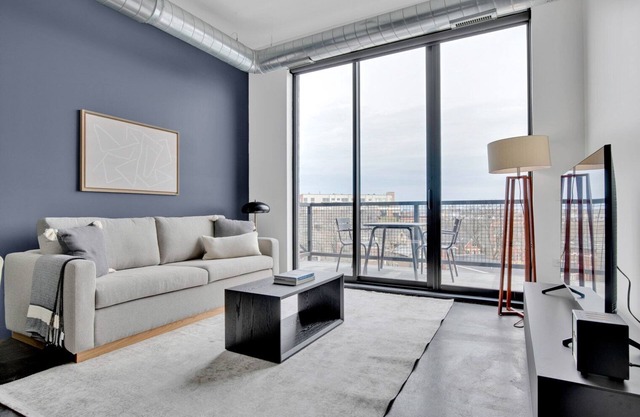 Dreamy Bucktown 1BR w/ BBQ, Roof & Outdoor firepit, by Blueground
